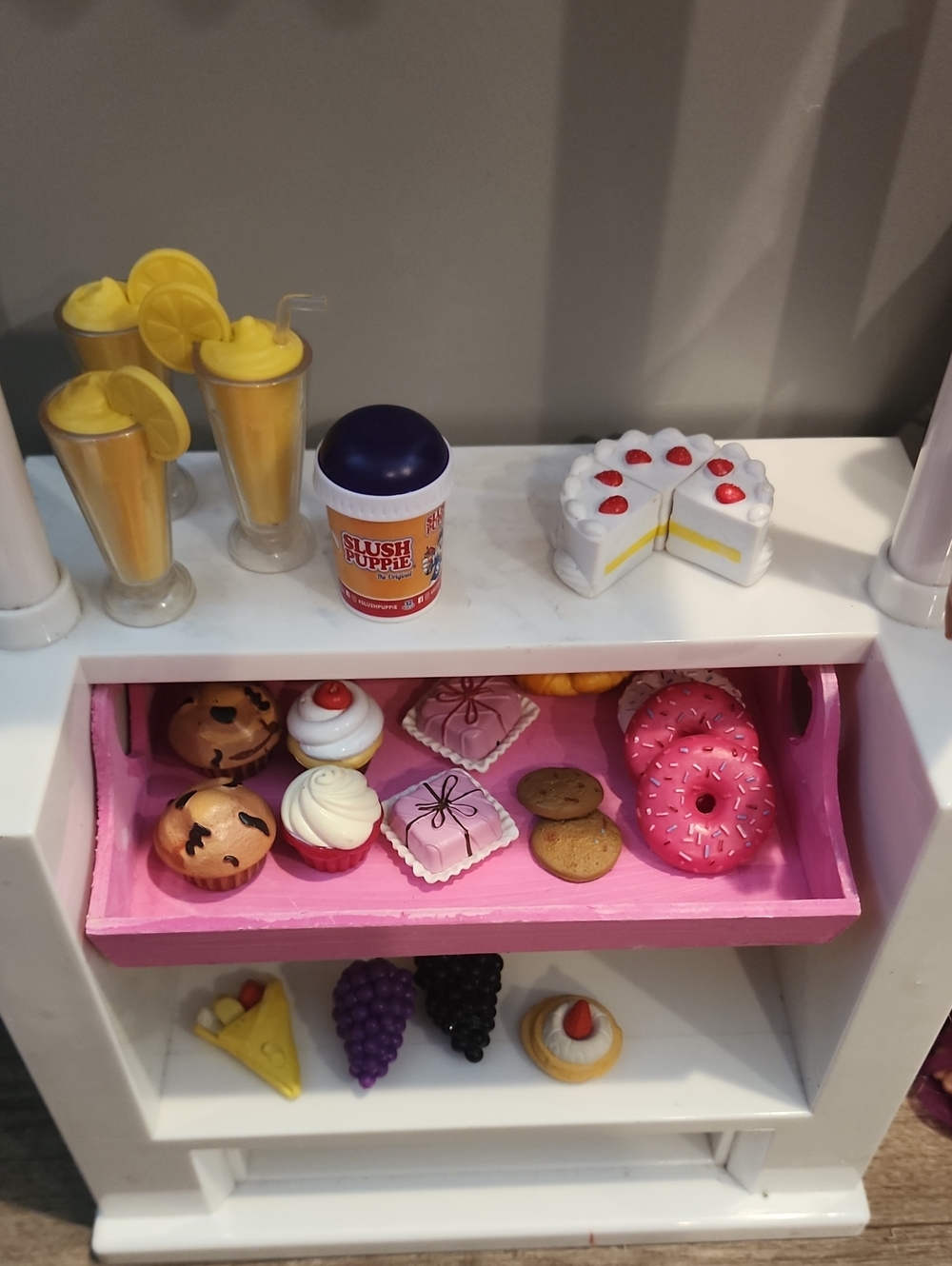 18in doll fruit stand , doll includes - Picture 2 of 6
